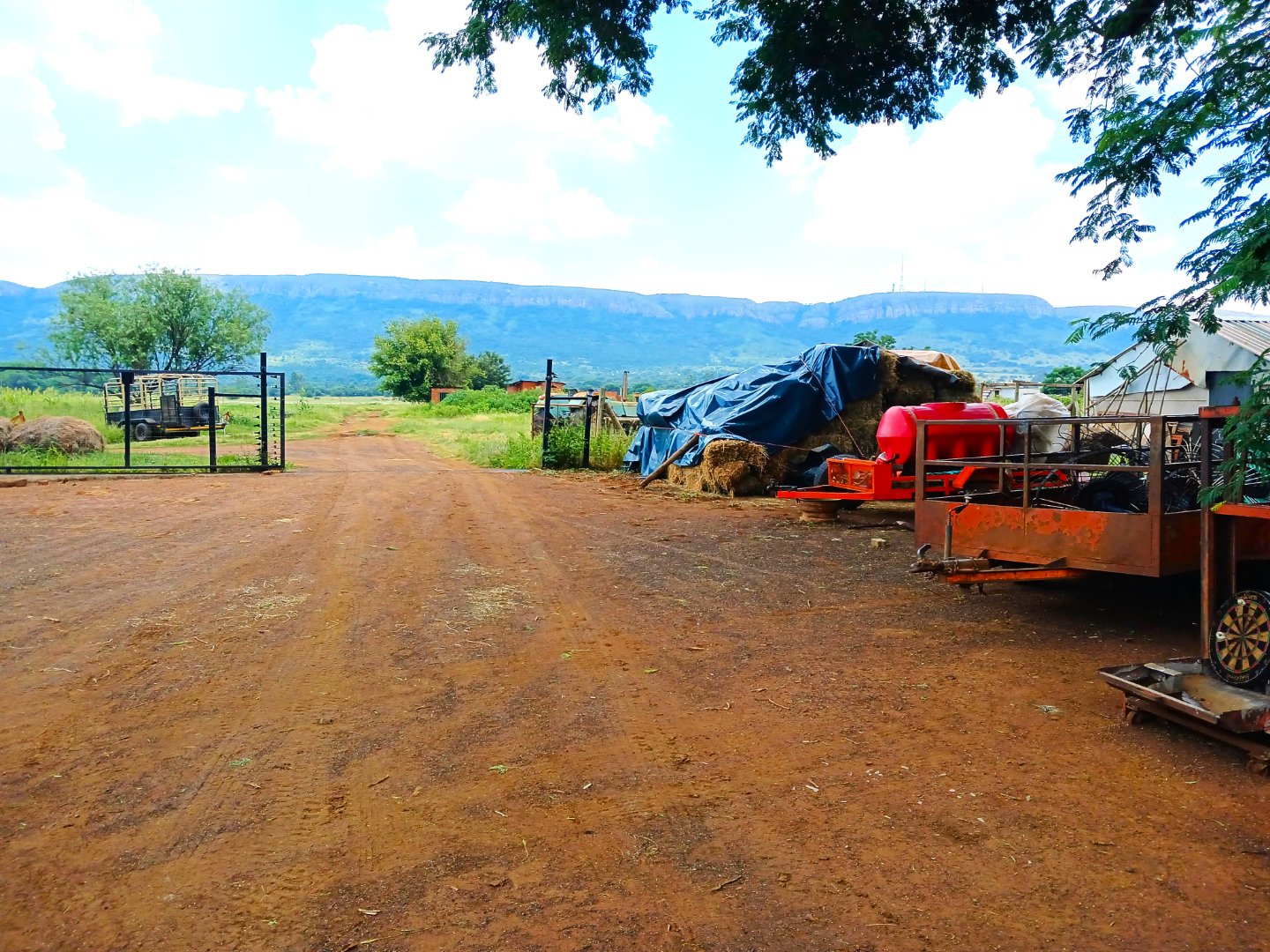 Versatile 28-Hectare Farm with Lucerne Income, Boreholes and Modern Housing Near Van der Hoff Road