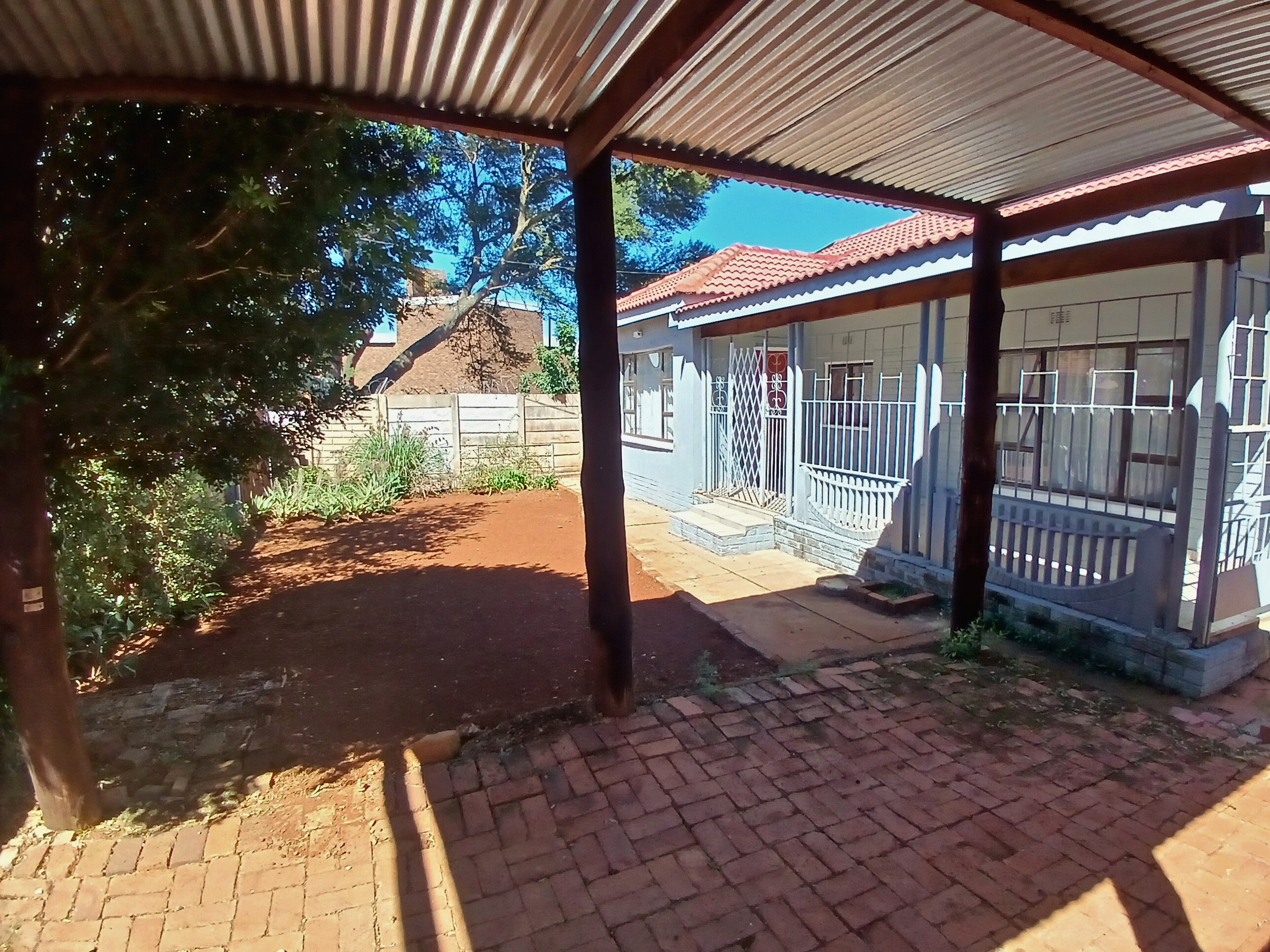 Spacious 3 bedroom home with 2 bedroom flatlet